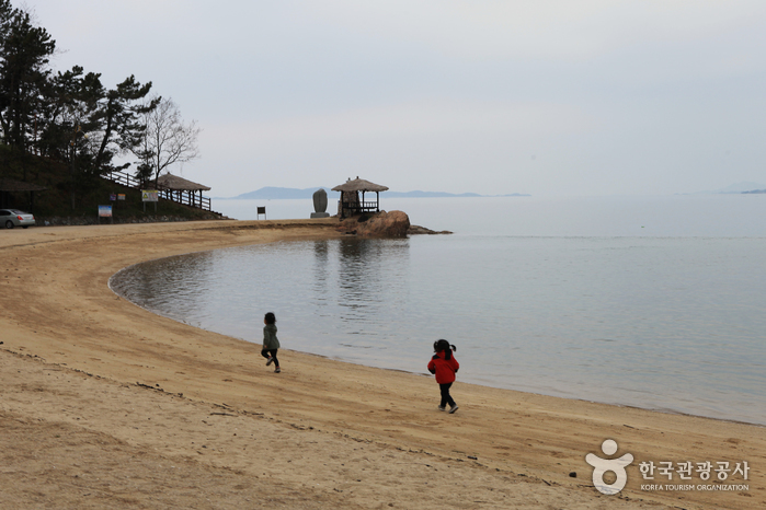 돌머리해수욕장